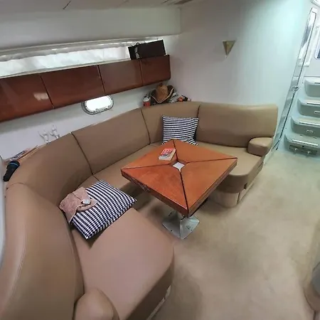 Hotel na wodzie Carnon- : Un Veritable Flottant